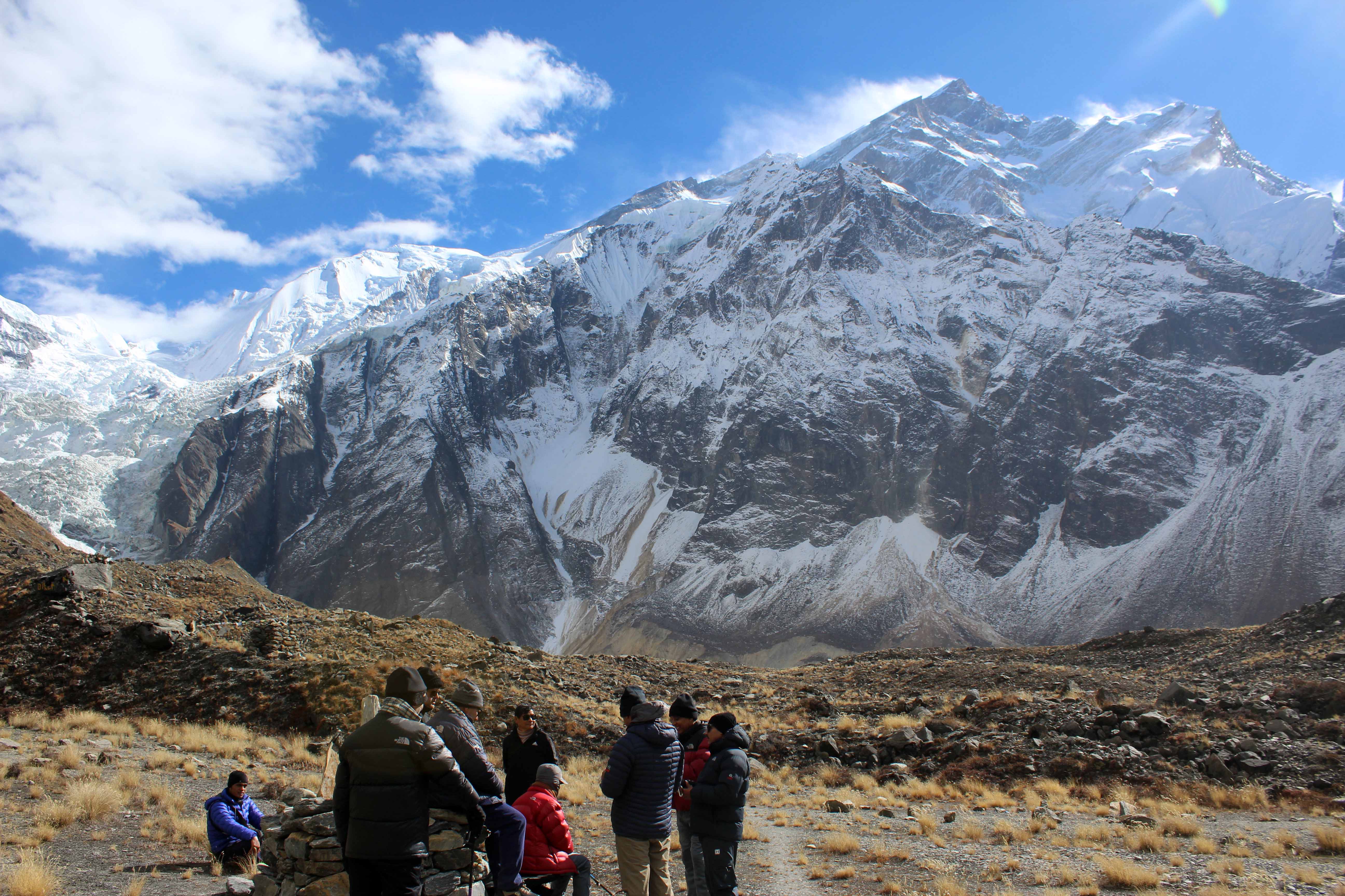 जेठो हिमालको आधार शिविर पूर्वाधारको प्रतीक्षामा