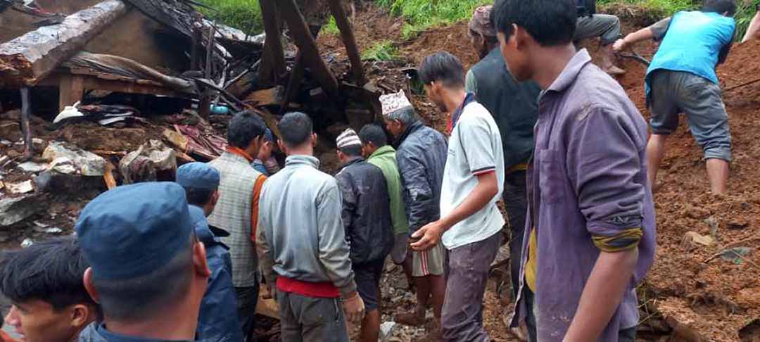 बझाङको टुमेडामा पहिरोमा परि चारजनाको मृत्यु, छजनाको जीवितै उद्धार