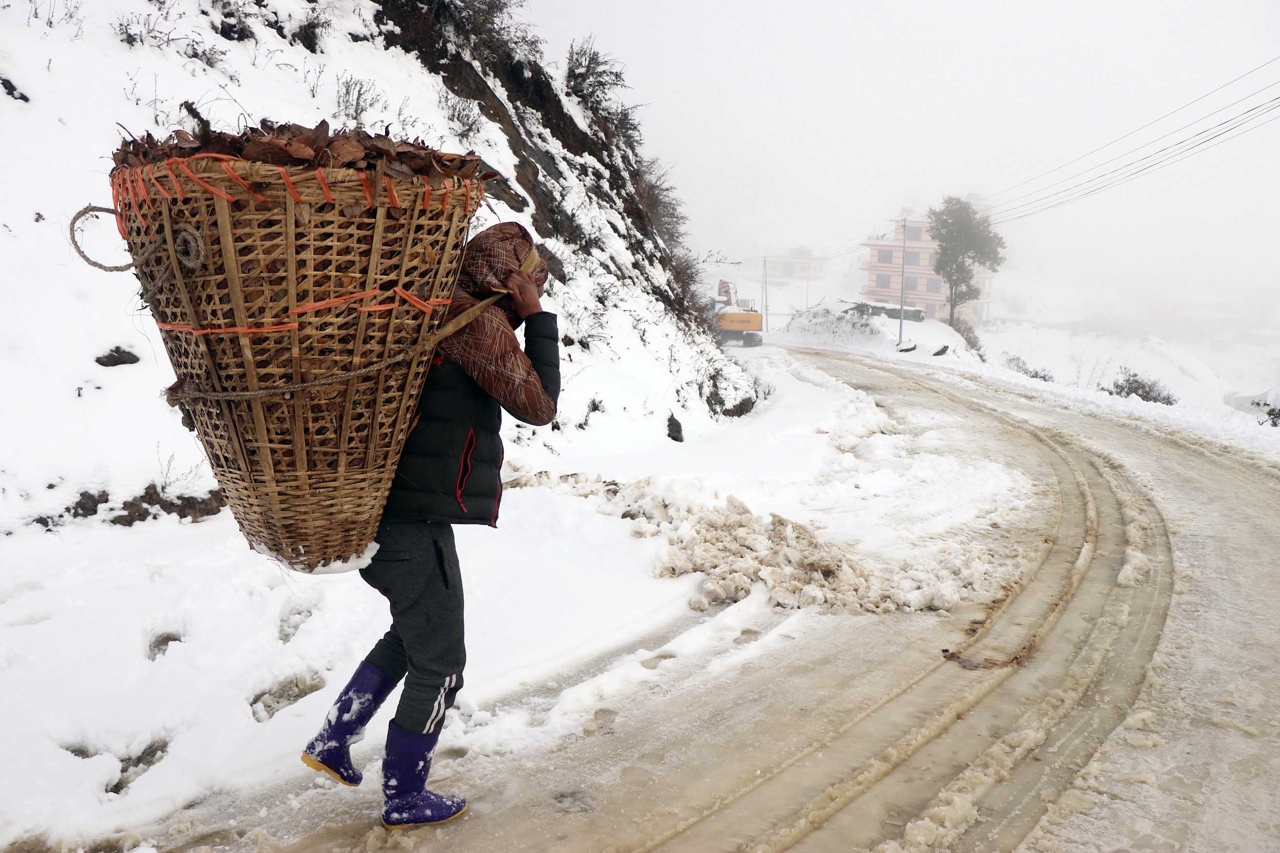 यसपालीको हिमपात रमाइलो भन्दा पनि कष्टकर