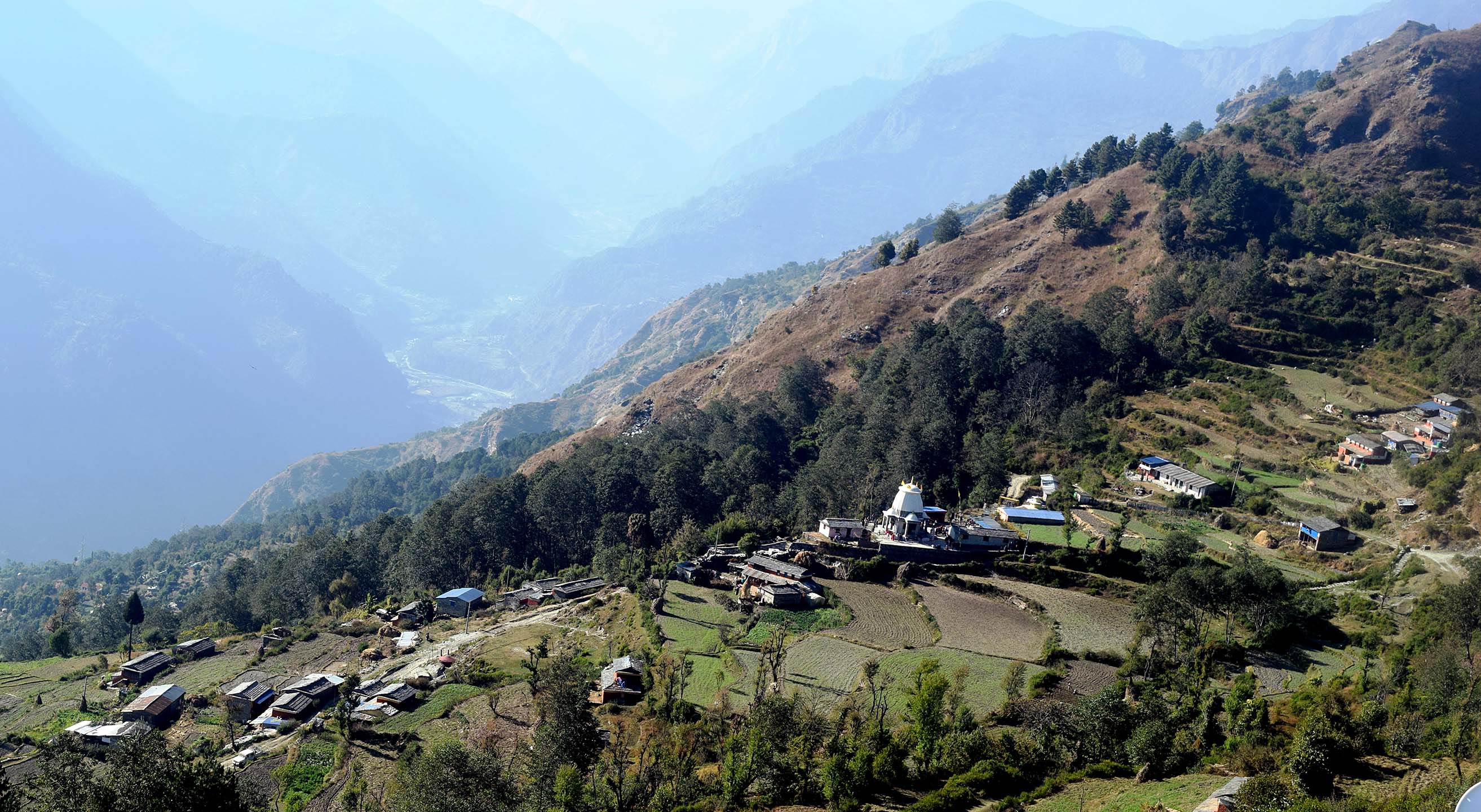 सयौँ वर्षदेखि कुखुरा र बङ्गुरपालन तथा घरेलु मदिरा उत्पादन नहुने ‘गाजने’ गाउँ