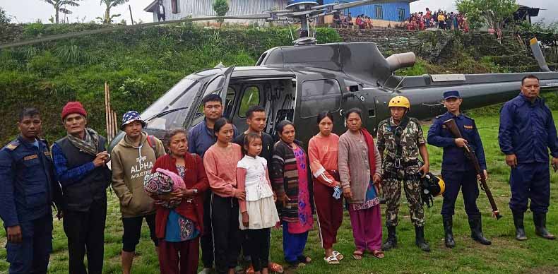 पाँचथर पहिरो : १२ जनाको हेलिकोप्टरबाट उद्धार