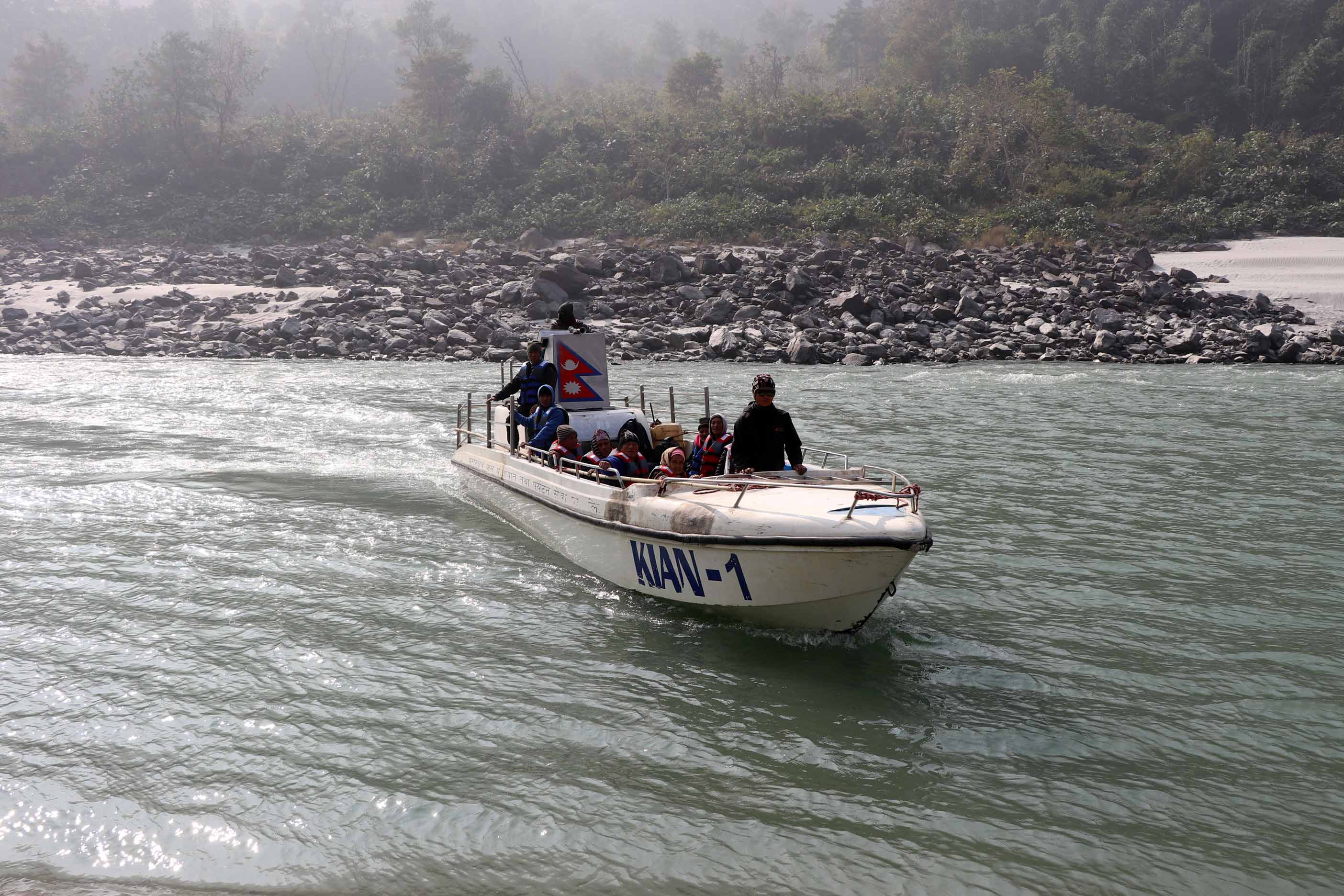 पानी जेटबोटले सहज बन्दै भोजपुरवासीको यात्रा