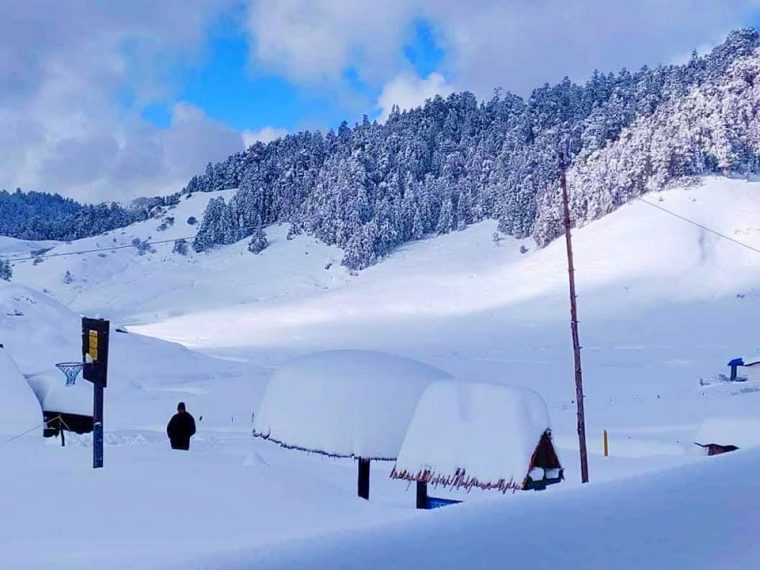 डोटीका सेताम्मे डाँडा र हिउँले पर्यटक तान्दै