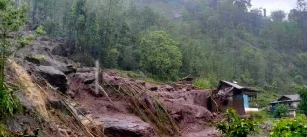 पहिरोले फक्ताङलुङ गाउँपालिका उपाध्यक्षको घर बगायो, बुवा र आमासहित चार जनाको मृत्यु