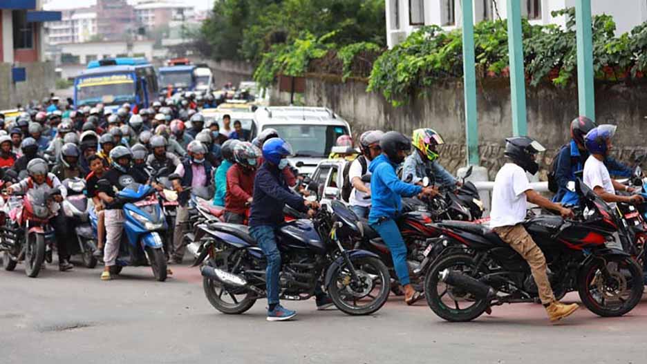 ट्याङ्कर चालक सङ्घको हडताल फिर्ता, आजैदेखि इन्धन सहज हुने