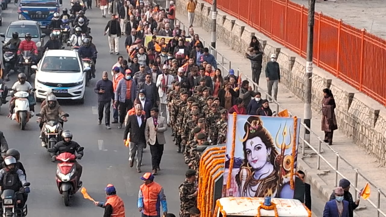 मन्त्री पाण्डेको नेतृत्वमा पशुपतिमा प्रभातफेरी, दर्शनलाई सहज बनाउन निर्देशन