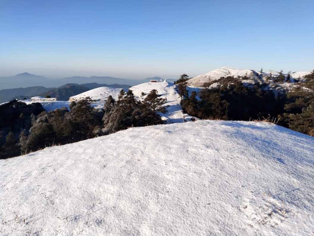 शैलुङमा यस वर्षको पहिलो हिमपात (तस्विरहरु)