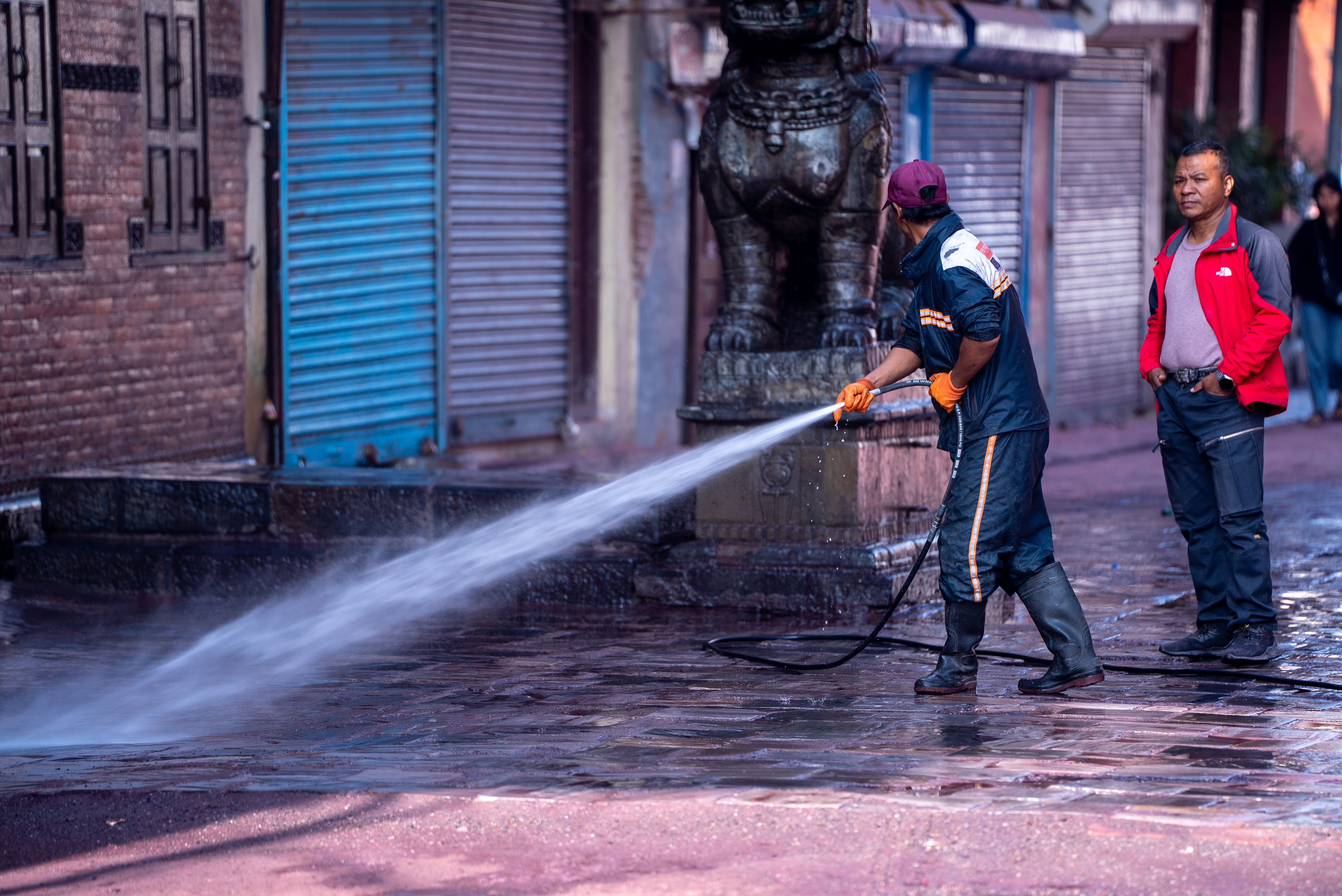 होलीले फोहोर भएको वसन्तपुरमा गरियो सरसफाई (तस्वीरहरु)