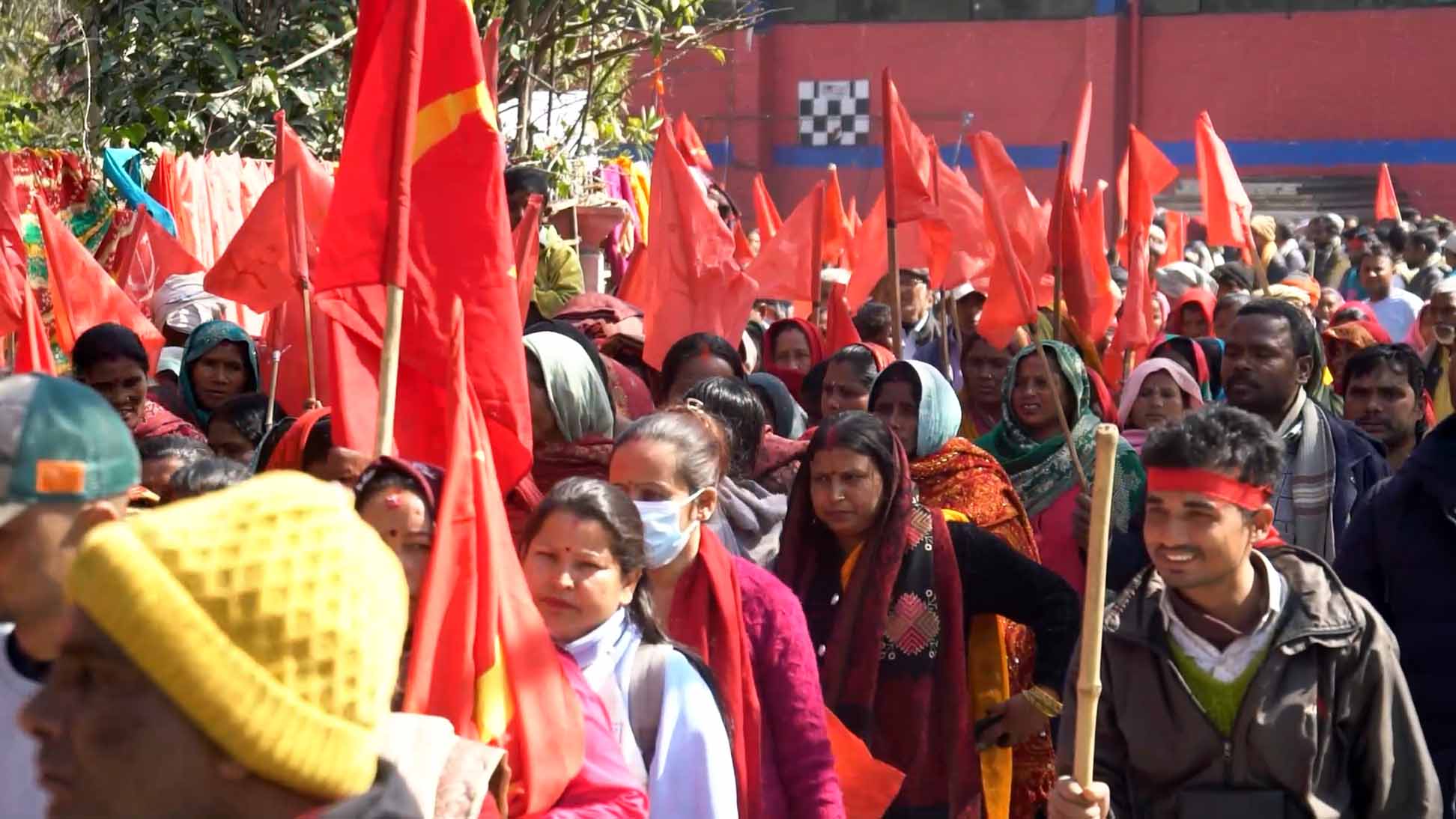 मिटरब्याज पीडितलाई भृकुटीमण्डपबाट हटाउन पुगे प्रहरी