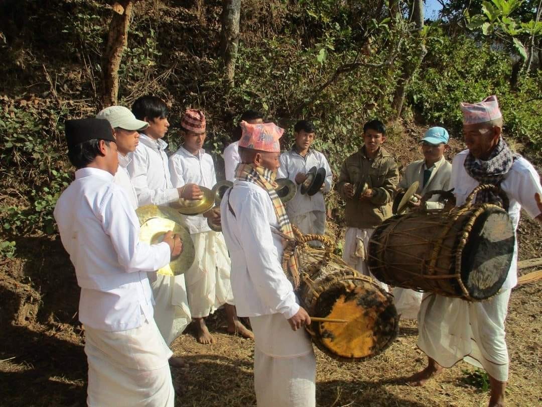 उप्छुम्नी रानीको पूजामा रमाउँदै हायु समुदाय