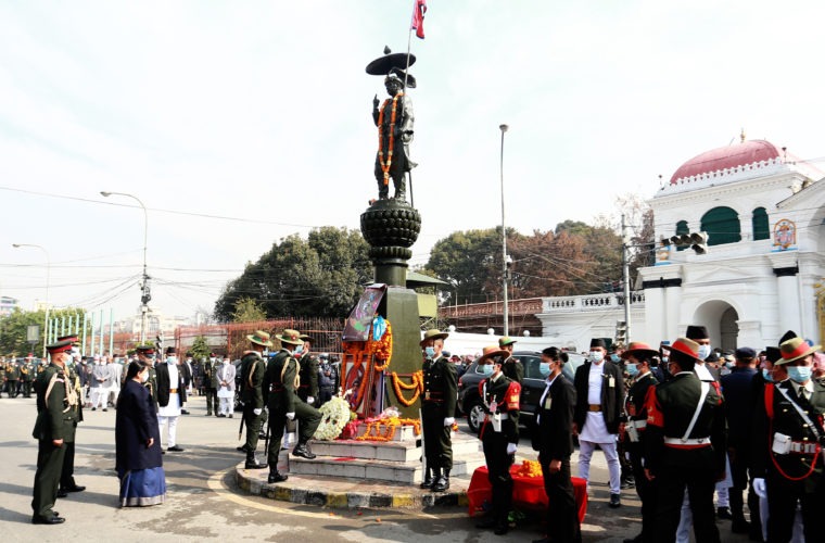 राष्ट्रपतिद्वारा राष्ट्रनिर्माता पृथ्वीनारायण शाहको सालिकमा माल्यार्पण