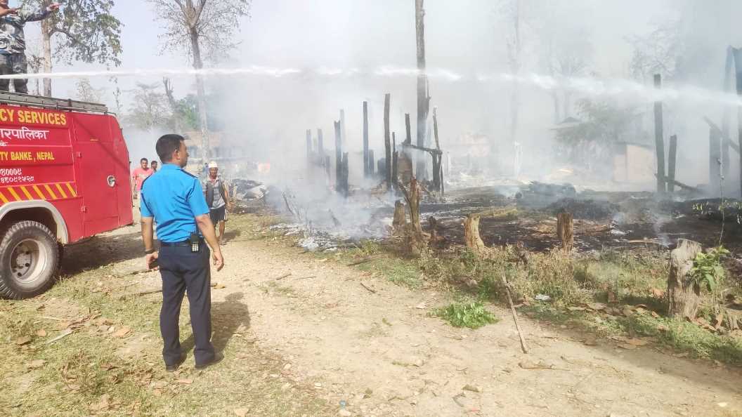 राप्ती सोनारीमा आगलागीबाट ११ घर नष्ट