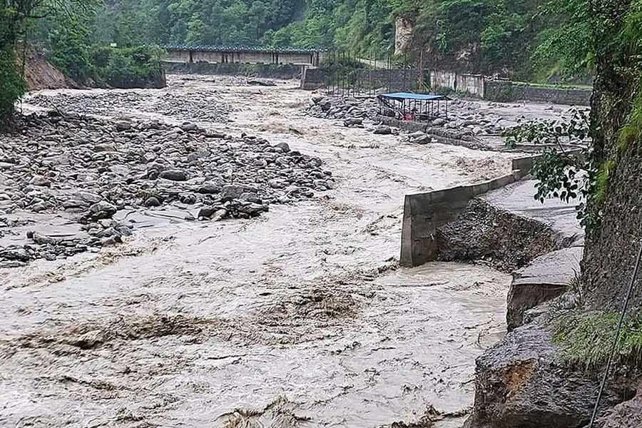 बाढी र पहिरोले सडक र पुलमा मात्रै ५० करोडको क्षति