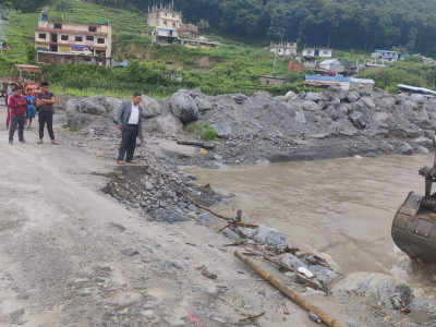 वर्षाले मेलम्ची नदीमा बनाइएका अस्थायी संरचनामा क्षति