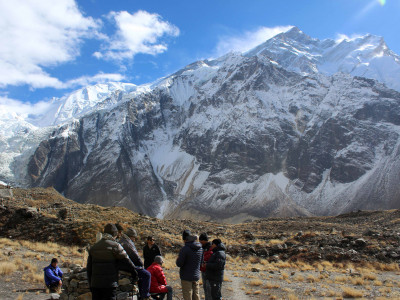 जेठो हिमालको आधार शिविर पूर्वाधारको प्रतीक्षामा