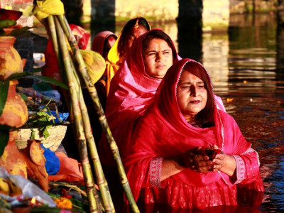 उदाउँदो सूर्यलाई अर्घ्य दिई छठ पर्व समापन