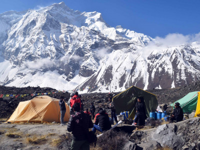 अन्नपूर्ण प्रथम आधार शिविरमा पूर्वाधार थपिँदै