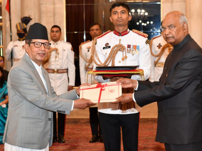 राजदूत शर्माद्वारा भारतका राष्ट्रपतिसमक्ष ओहोदाको प्रमाण पत्र प्रस्तुत