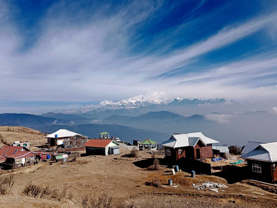 हिमाल हेर्न माइजोमाईमा पर्यटक आकर्षित