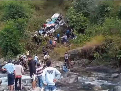 उत्तराखण्डमा बस खाडलमा खस्दा ३६ को मृत्यु