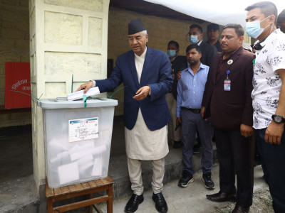 मतदानपछि प्रधानमन्त्रीको प्रतिक्रियाः चुनाव हुँदैन भन्ने केपी ओलीजीले पनि मतदान गर्नुभयो होला