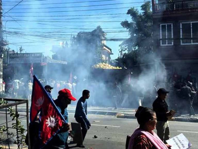 रास्वपाका कार्यकर्तामाथि अश्रुग्यास प्रहार, ६ जना पक्राउ