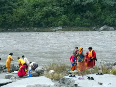 कालीगण्डकीमा स्नान गर्नेको घुइँचो