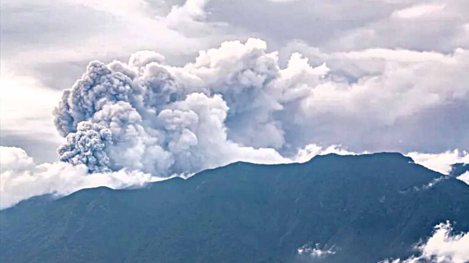 हिमालमा विस्फोट हुँदा ११ आरोहीको मृत्यु, १२ बेपत्ता